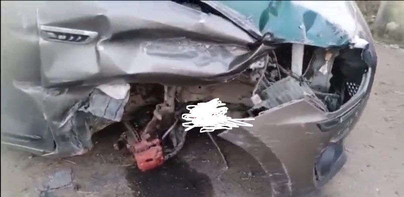 यमुना एक्सप्रेसवे पर दर्दनाक हादसा: कुंभ से लौट रहे कार सवारों की गाड़ी पलटी, एक युवक की मौत, दूसरा घायल